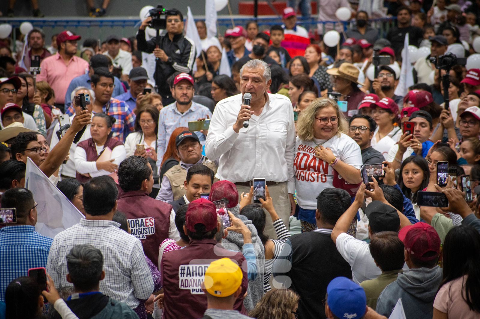 Con una asistencia de 5 mil personas en Tehuacán, Adán Augusto, expone a los conservadores de no tener corazón.