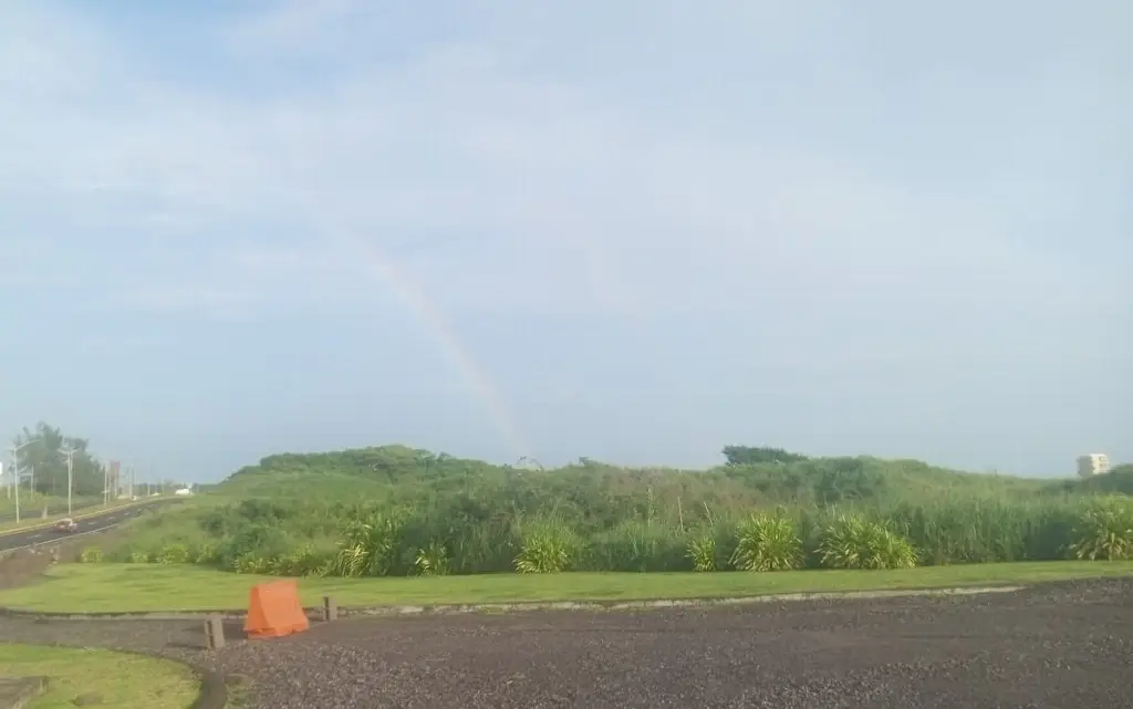 Sorprende hermoso arcoíris en la Riviera Veracruzana